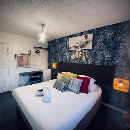 R1 Superking Sized Bed & 65" Tv On The Wall In Clapham Apartment ลอนดอน ภายนอก รูปภาพ