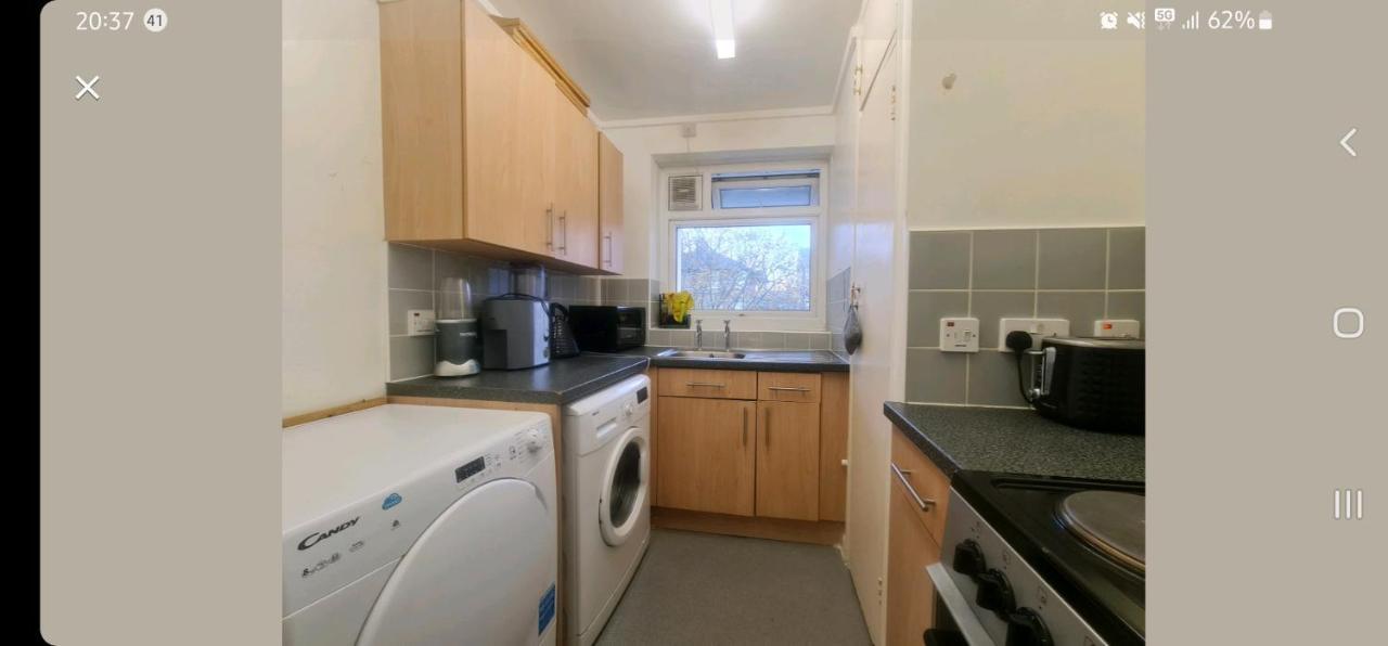 R1 Superking Sized Bed & 65" Tv On The Wall In Clapham Apartment ลอนดอน ภายนอก รูปภาพ