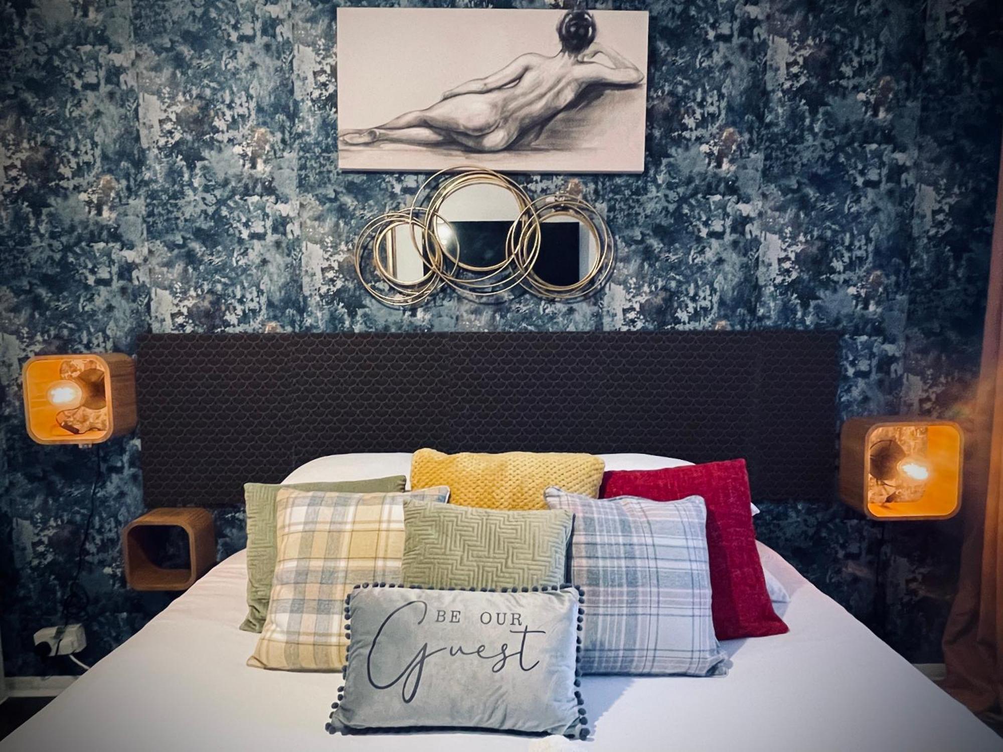R1 Superking Sized Bed & 65" Tv On The Wall In Clapham Apartment ลอนดอน ภายนอก รูปภาพ