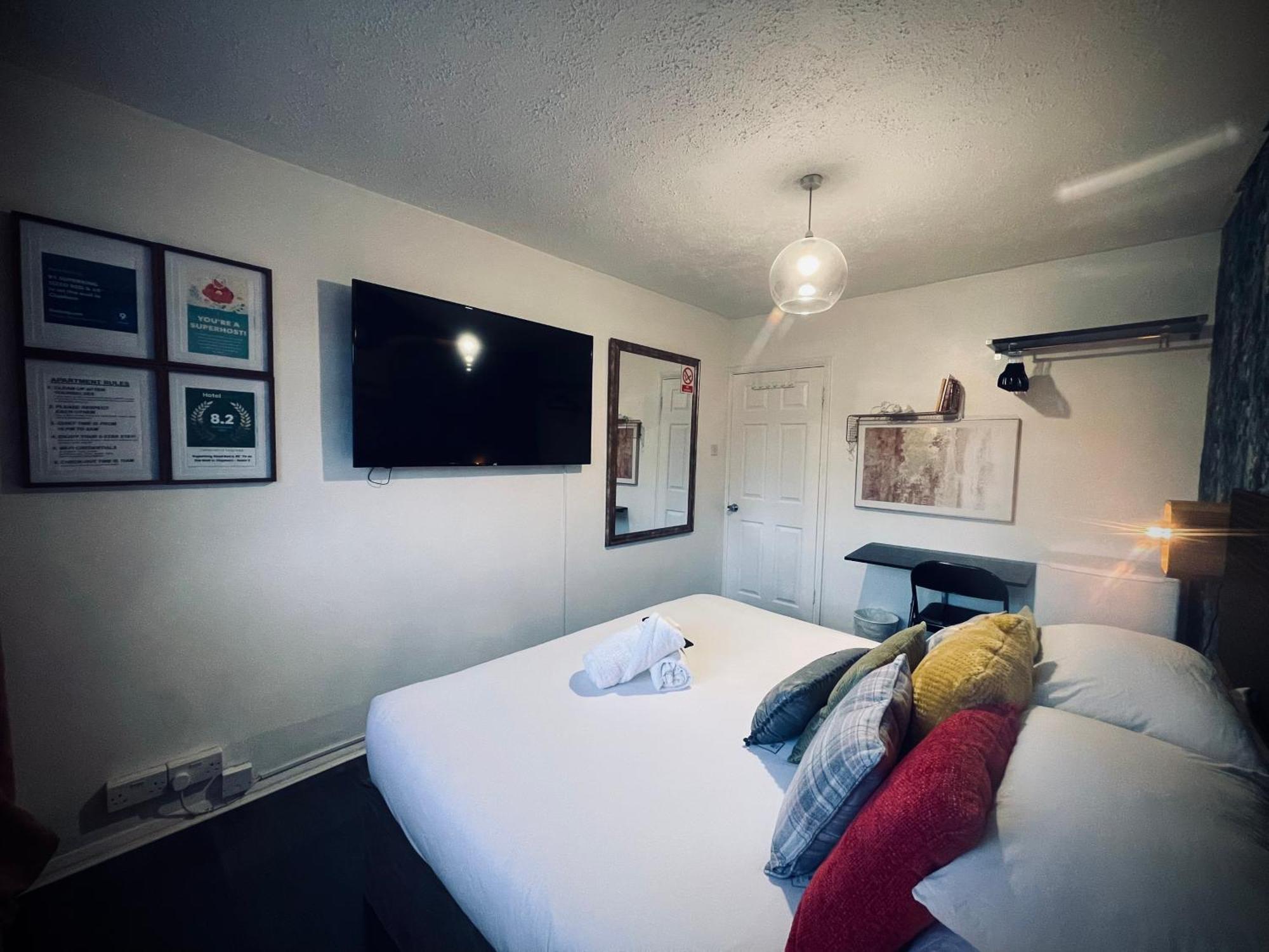 R1 Superking Sized Bed & 65" Tv On The Wall In Clapham Apartment ลอนดอน ภายนอก รูปภาพ