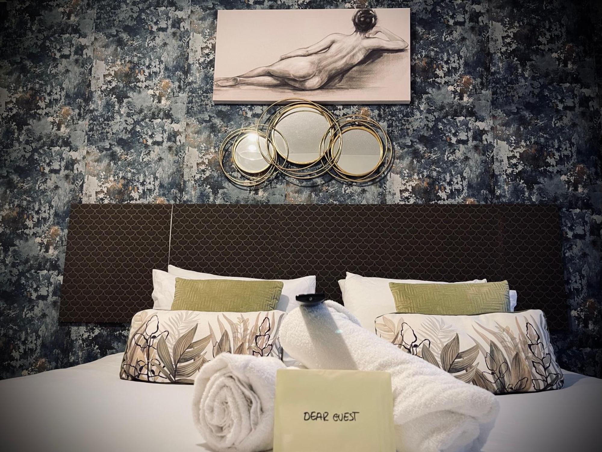R1 Superking Sized Bed & 65" Tv On The Wall In Clapham Apartment ลอนดอน ภายนอก รูปภาพ
