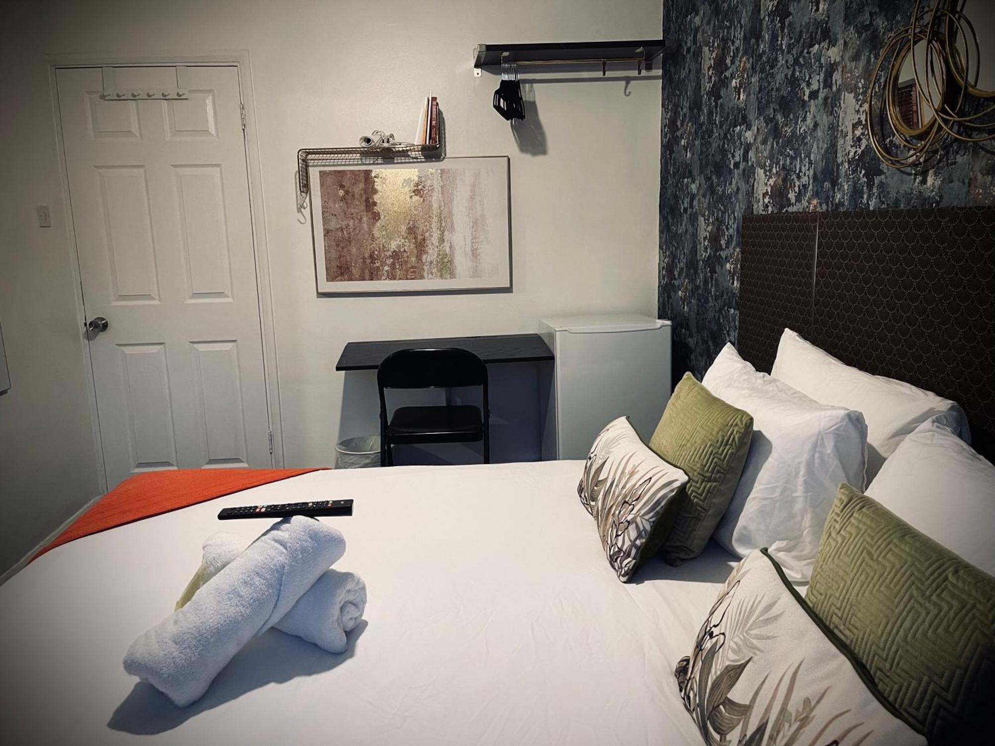 R1 Superking Sized Bed & 65" Tv On The Wall In Clapham Apartment ลอนดอน ภายนอก รูปภาพ