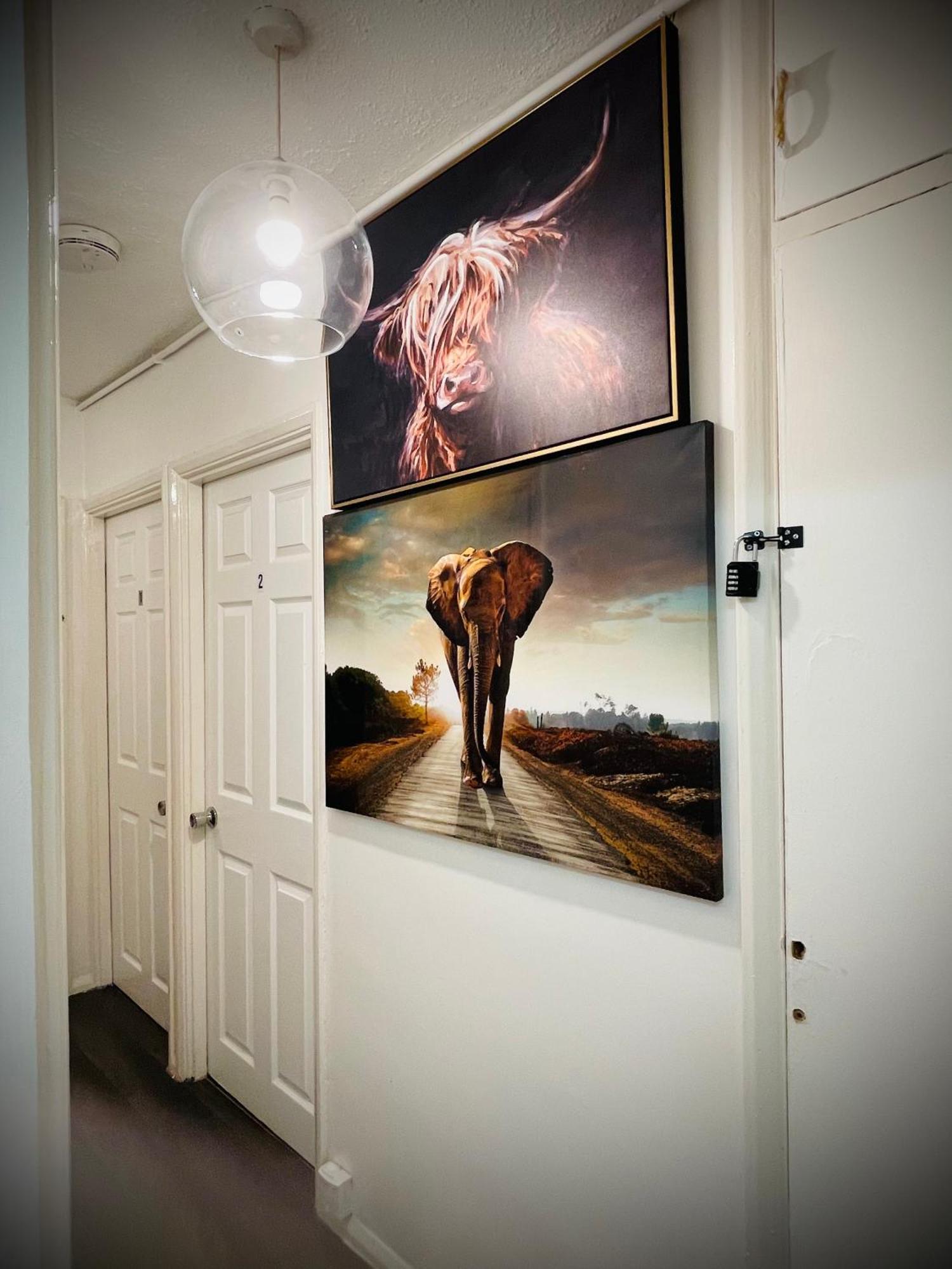 R1 Superking Sized Bed & 65" Tv On The Wall In Clapham Apartment ลอนดอน ภายนอก รูปภาพ