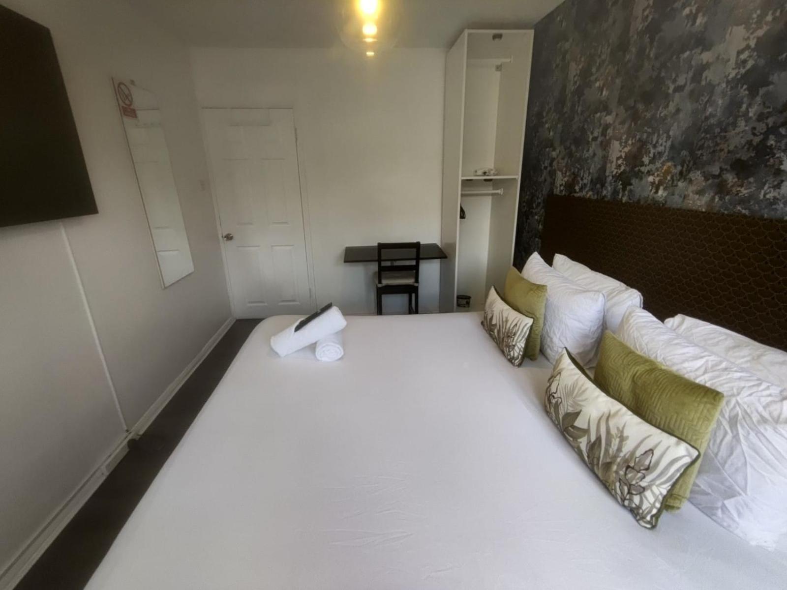 R1 Superking Sized Bed & 65" Tv On The Wall In Clapham Apartment ลอนดอน ภายนอก รูปภาพ