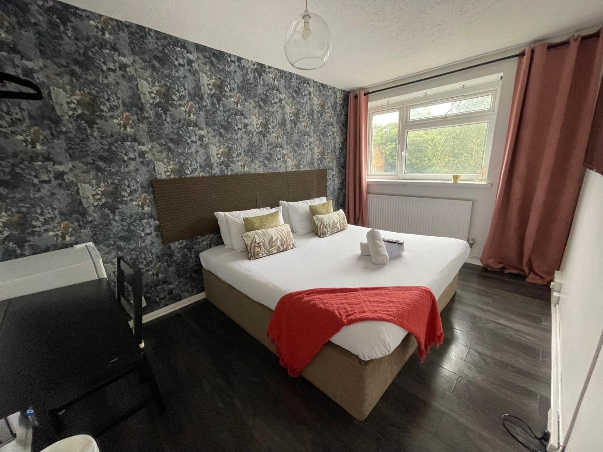 R1 Superking Sized Bed & 65" Tv On The Wall In Clapham Apartment ลอนดอน ภายนอก รูปภาพ
